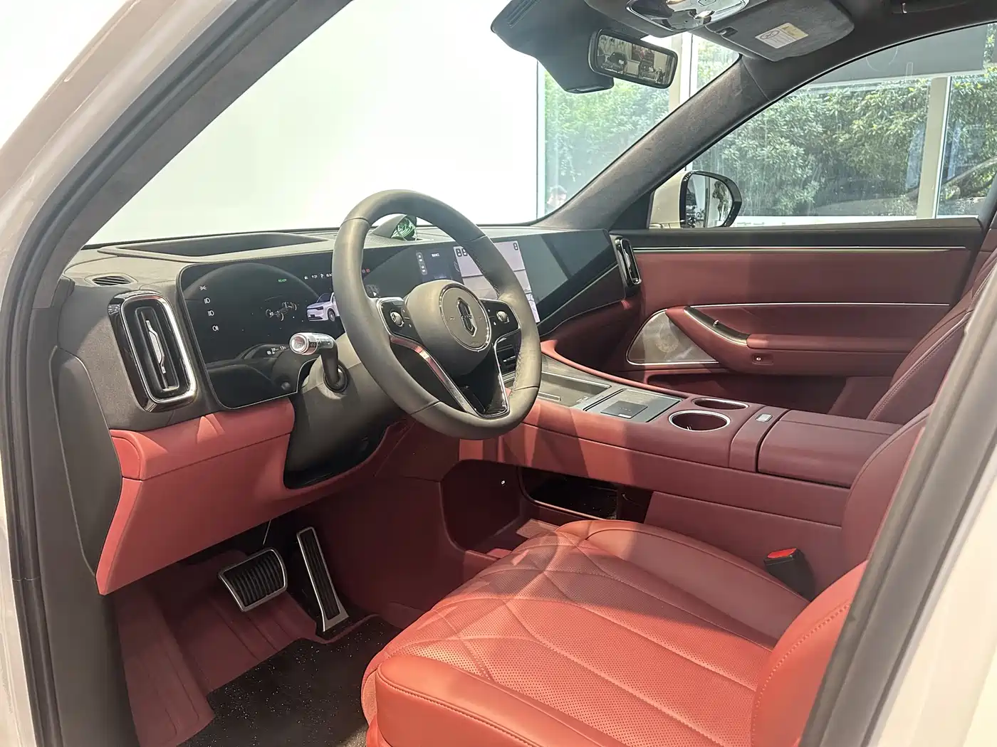 AITO Wenjie AITO M8 2025 Range Extender Max+ Edition 53.4kWh 5-seater фото 7