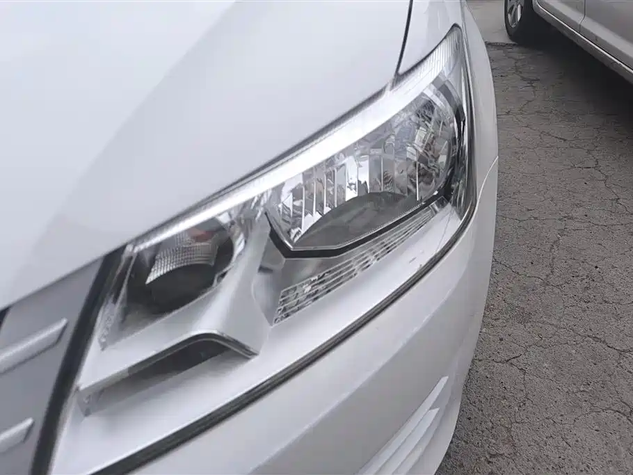 Volkswagen Santana 2015 1.4L Manual Trend Edition фото 5
