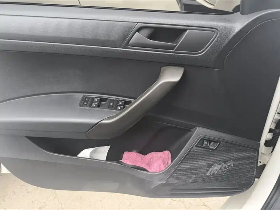 Volkswagen Santana 2015 1.4L Manual Trend Edition фото 7