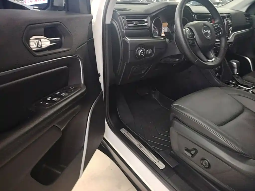 Jeep Grand Commander 2019 2018 2.0T AWD Ultimate Edition (China V)