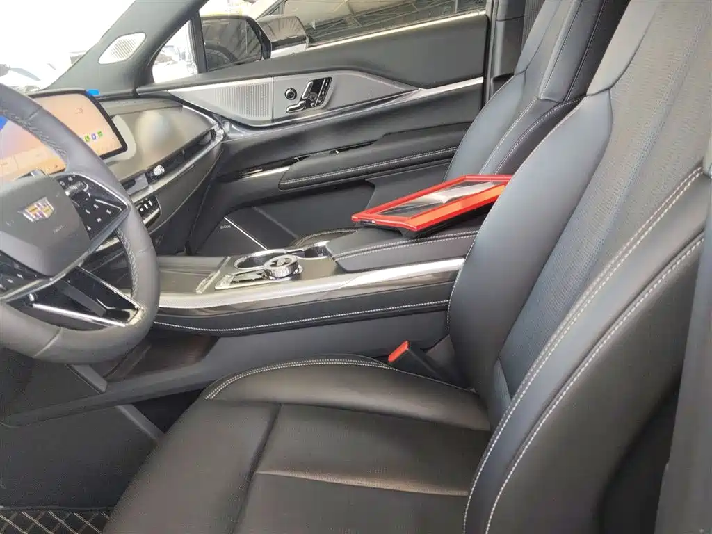 Cadillac XT5 2025 2.0T Premium Model фото 15
