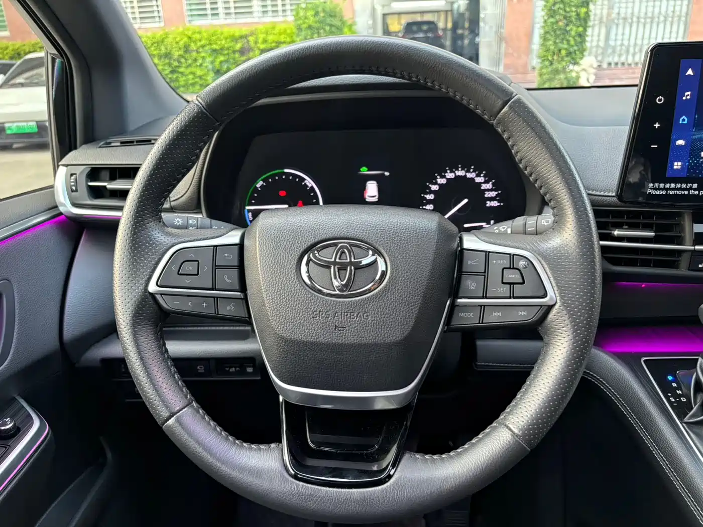 Toyota Sienna 2023 2.5L Hybrid Premium Edition фото 11