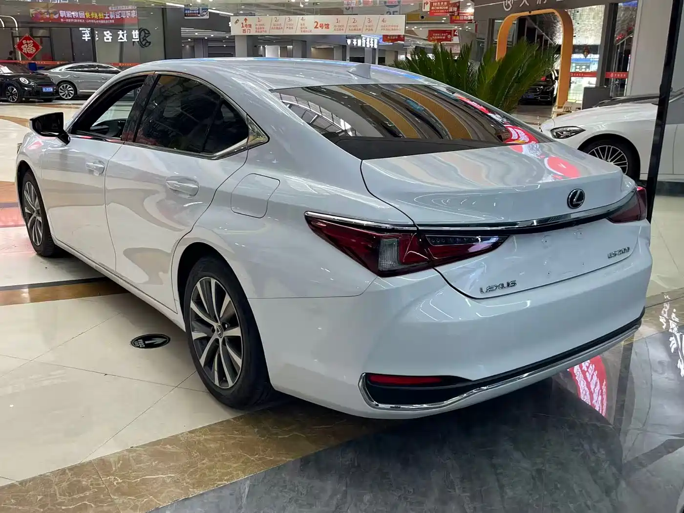 Lexus ES 2021 200 Excellence Edition фото 4