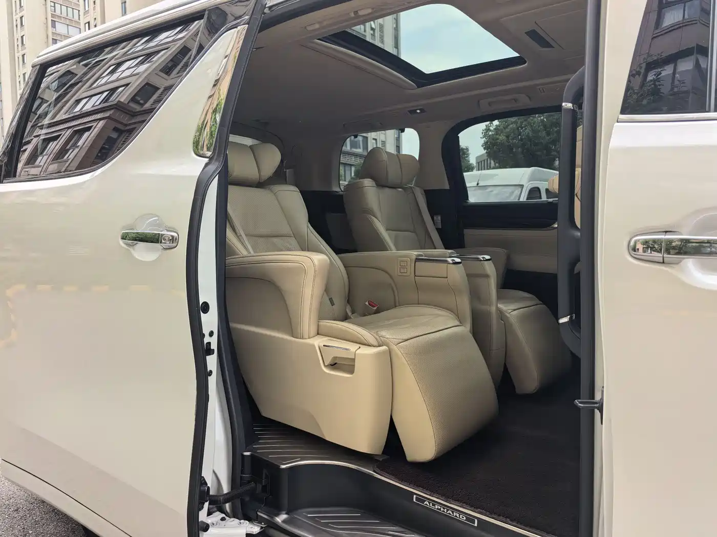 Toyota Alphard 2015 3.5L Luxury Edition фото 18