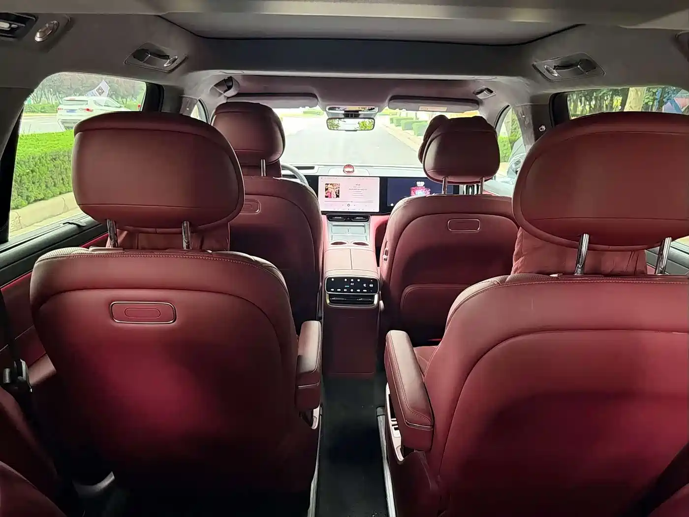 AITO Wenjie AITO M8 2025 Model Extended Range Max+ Edition 53.4kWh 6-Seater фото 6
