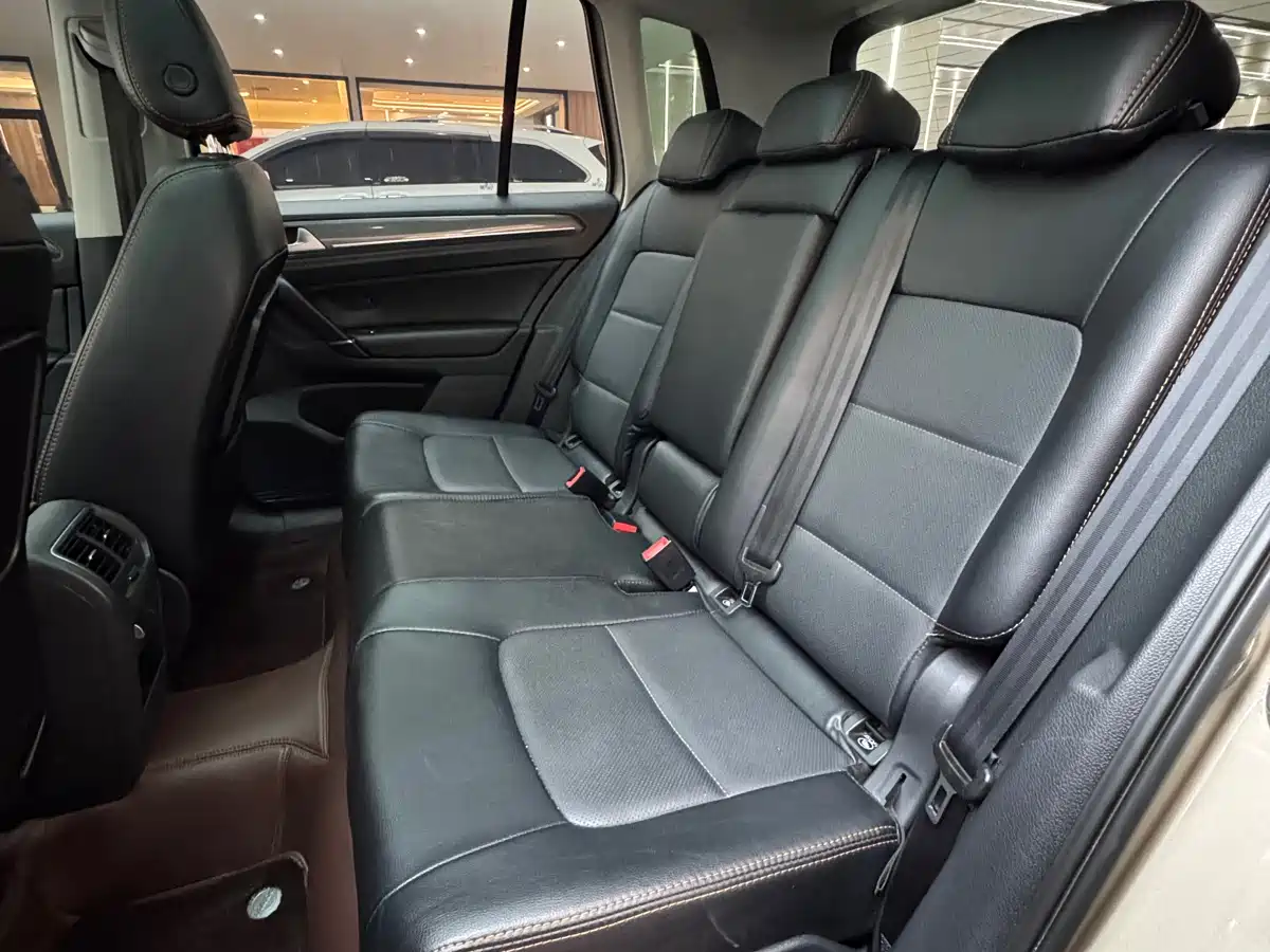 VOLKSWAGEN GOLF*JIAYU