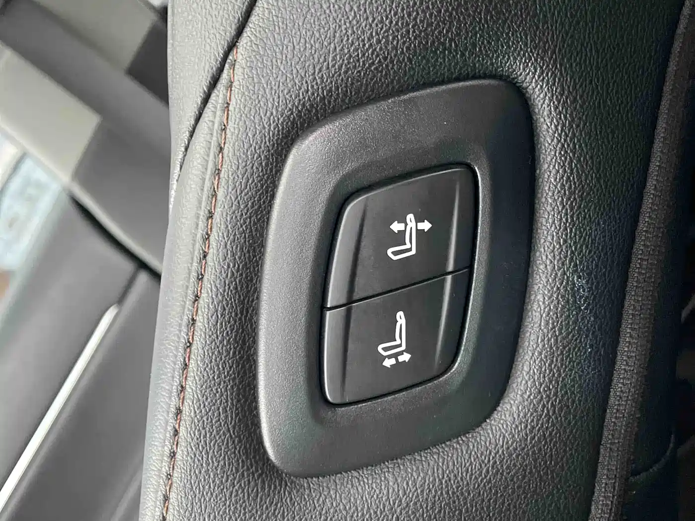 Toyota Camry 2018 2.0G Luxury Edition фото 19