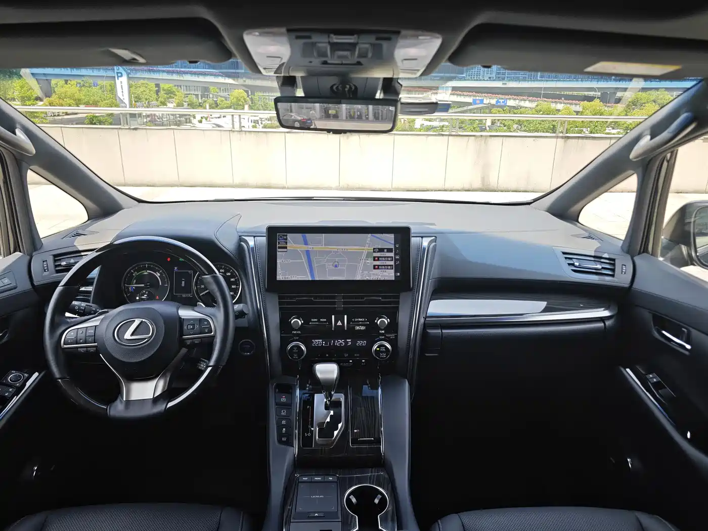 Lexus LM 2020 300h 4-Seat Imperial Edition фото 15