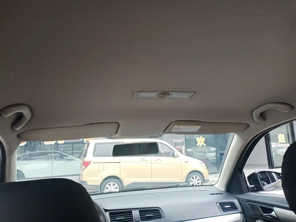 Volkswagen Lavida 2015 1.6L Automatic Trend Edition фото 17