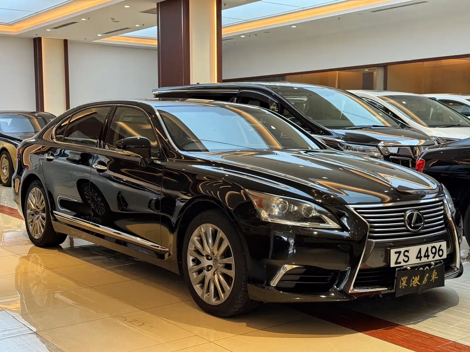 Фото 2 - Lexus LS