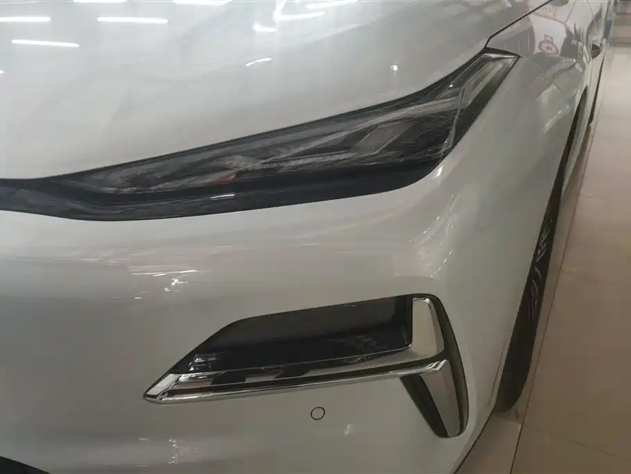 Geely Galaxy Galaxy Xingyao 8 2025 Model 60km EM-i Luxury Edition фото 5