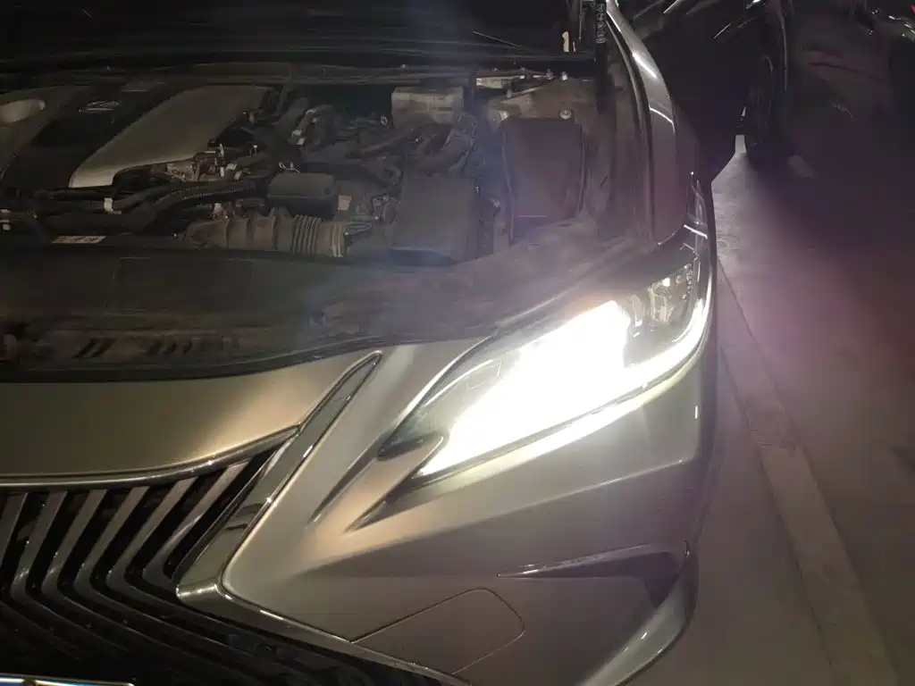 Фото 20 - Lexus ES