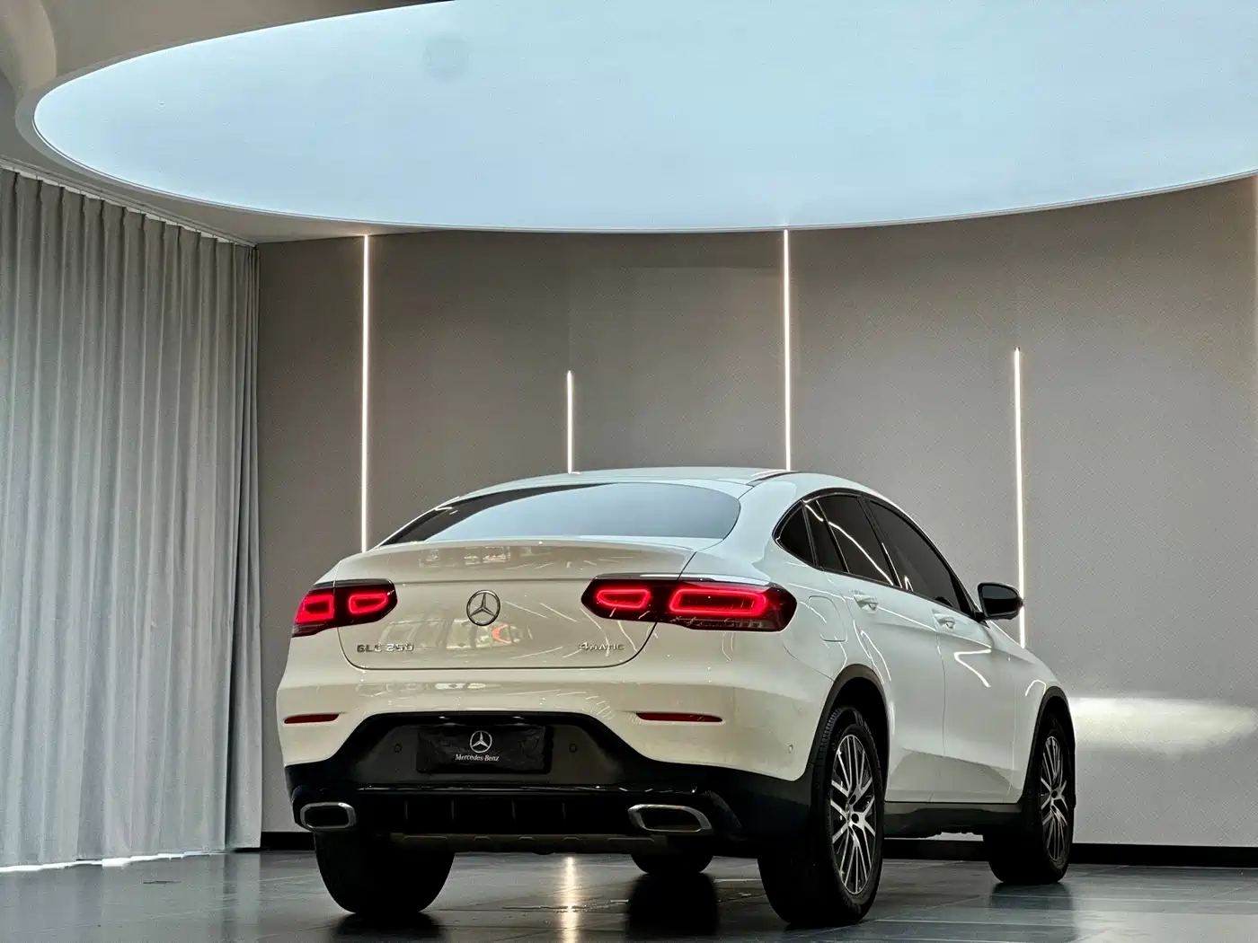 Mercedes-Benz GLC Coupe 2023 Model GLC 260 4MATIC Coupe SUV фото 8