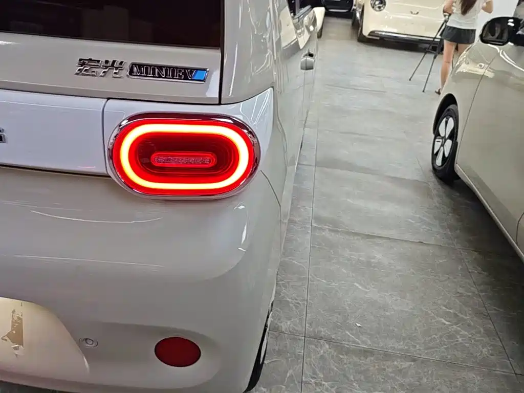 Фото 8 - Wuling Motors Hongguang MINIEV