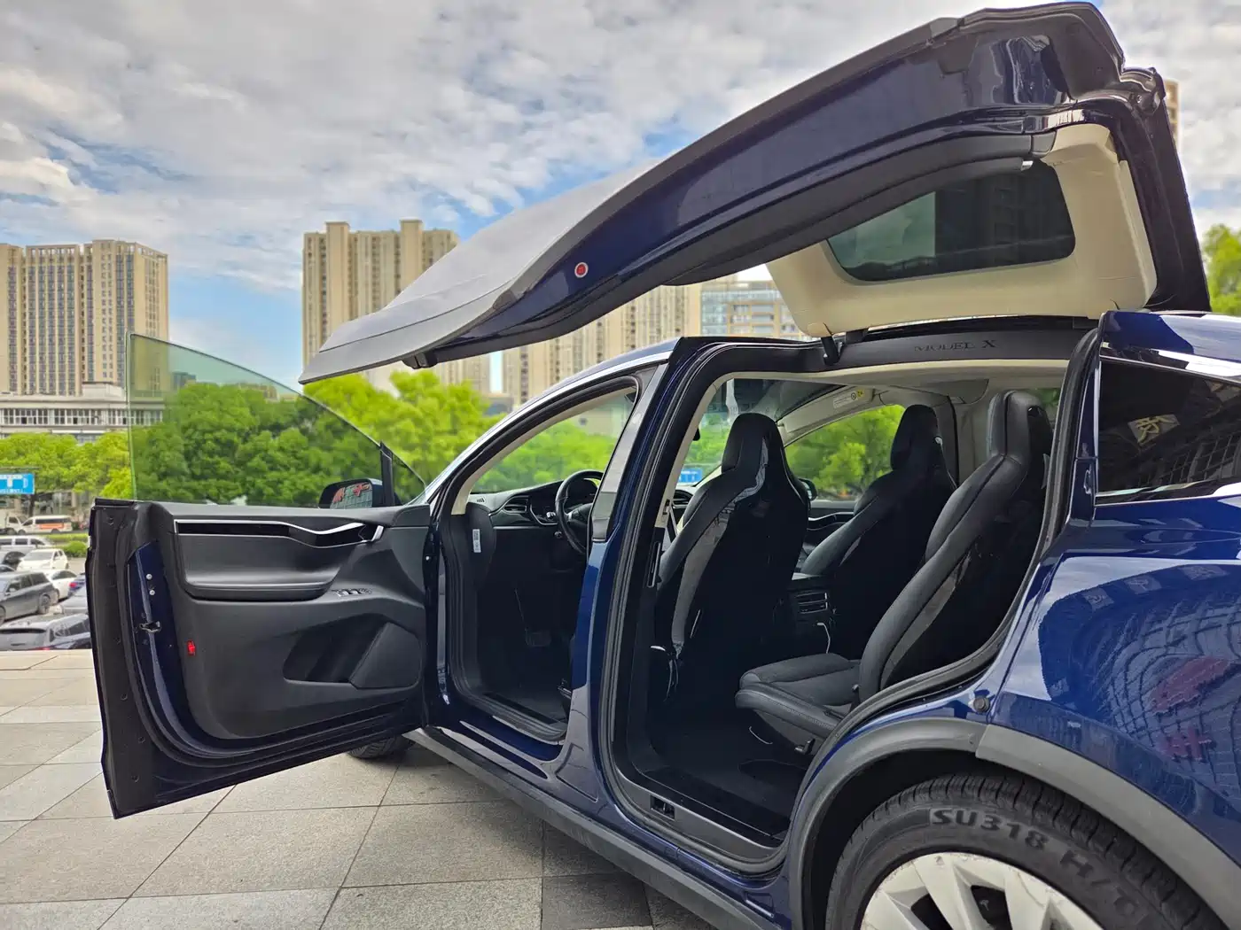 TESLA MODEL X