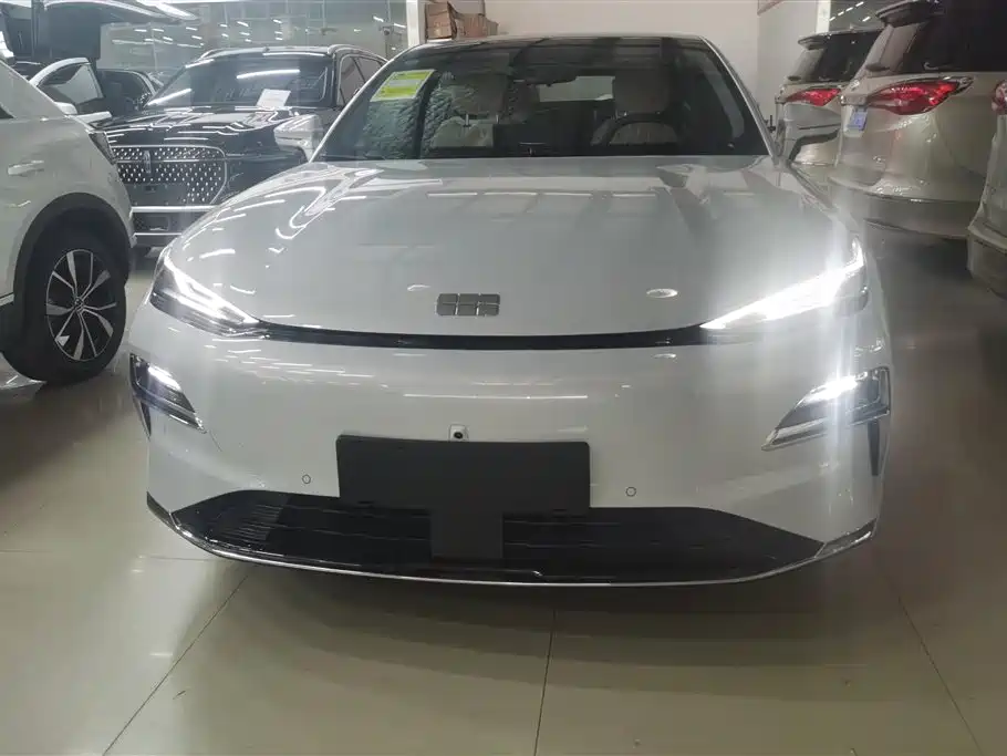 Geely Galaxy Galaxy Xingyao 8 2025 Model 60km EM-i Luxury Edition фото 2