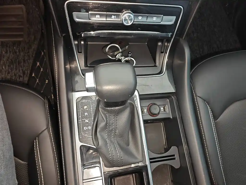 ROEWE RX8