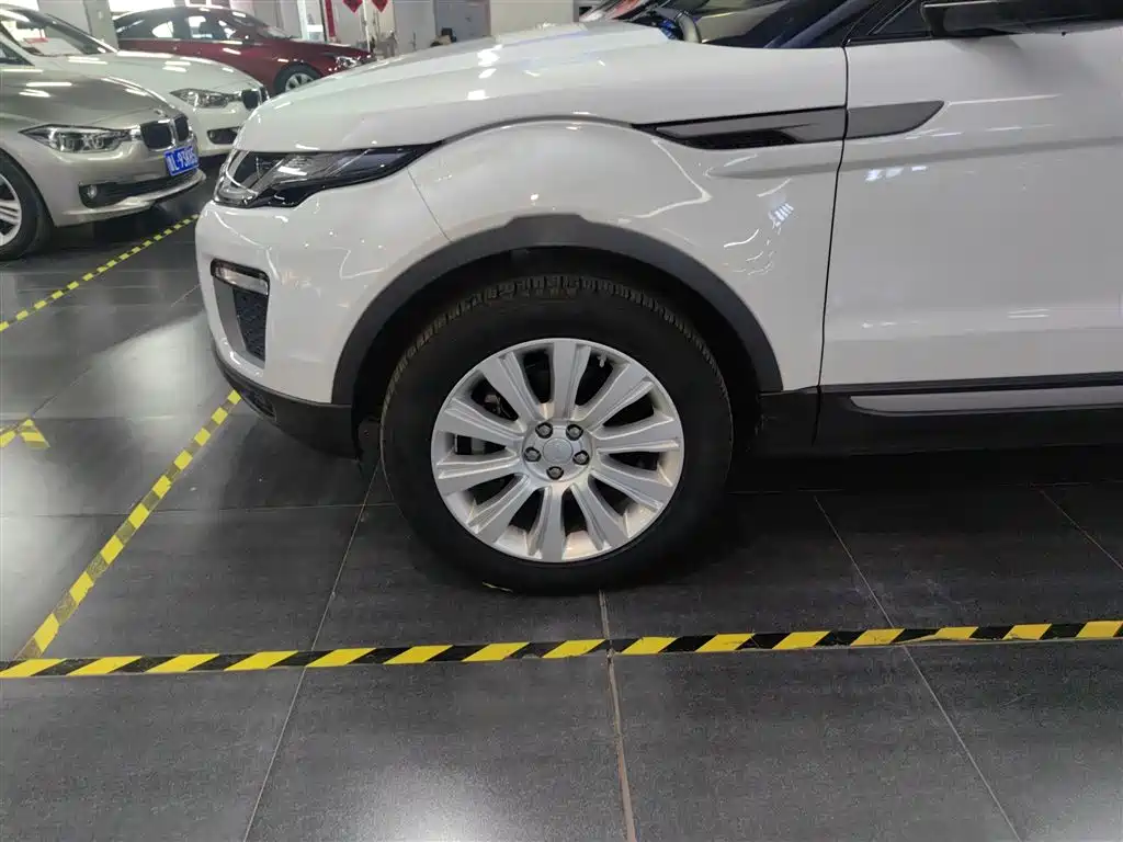 Land Rover Range Rover Evoque 2017 2.0T SE Smart Shine Edition фото 25