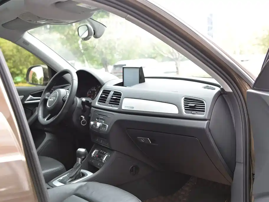 Audi Q3 2015 35 TFSI quattro Technology фото 15