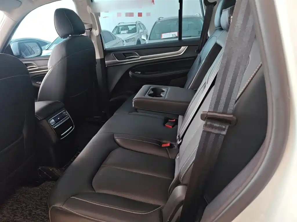 ROEWE RX8
