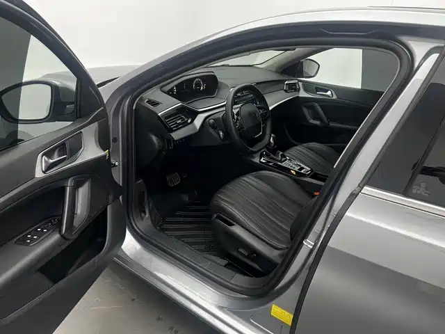 Peugeot 408 2022 1.6T Light Chaser Edition фото 15