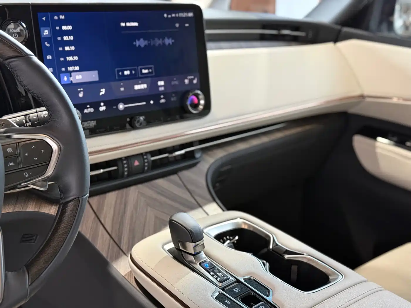 Фото 8 - Lexus LM