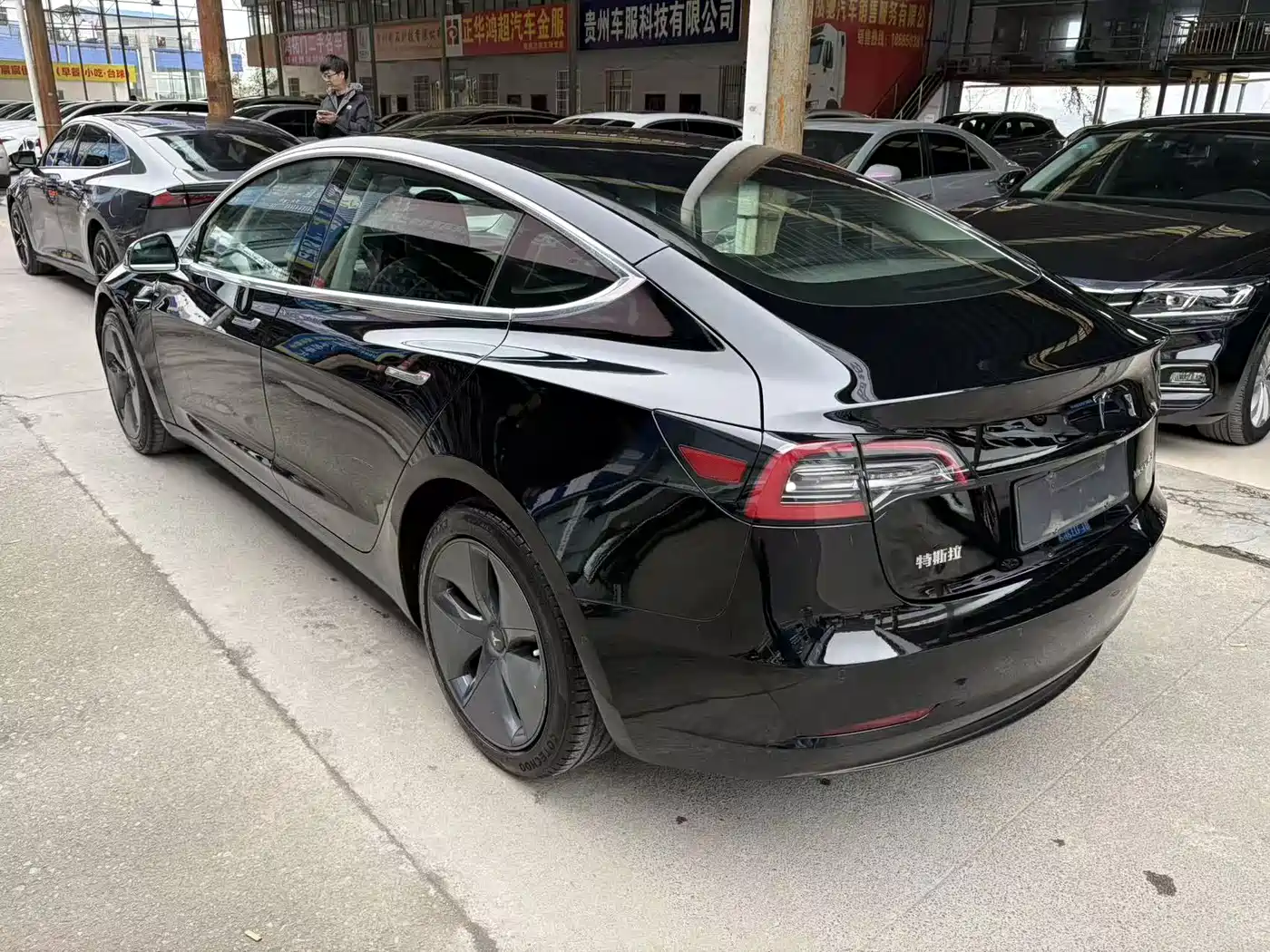 TESLA MODEL 3