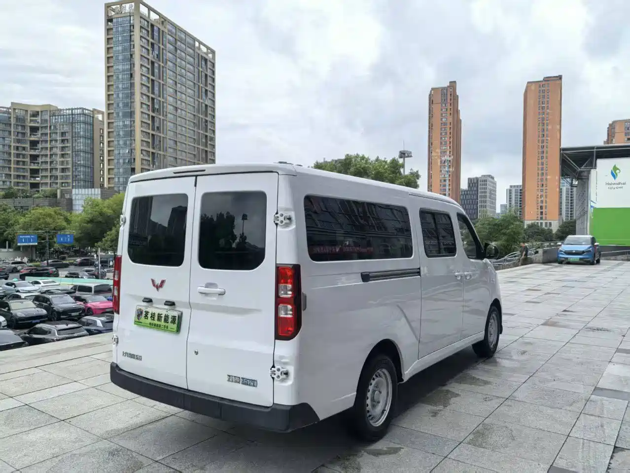 Wuling Motors Wuling Yangguang 2024 2024 300KM Comfort Bus Version 75kW