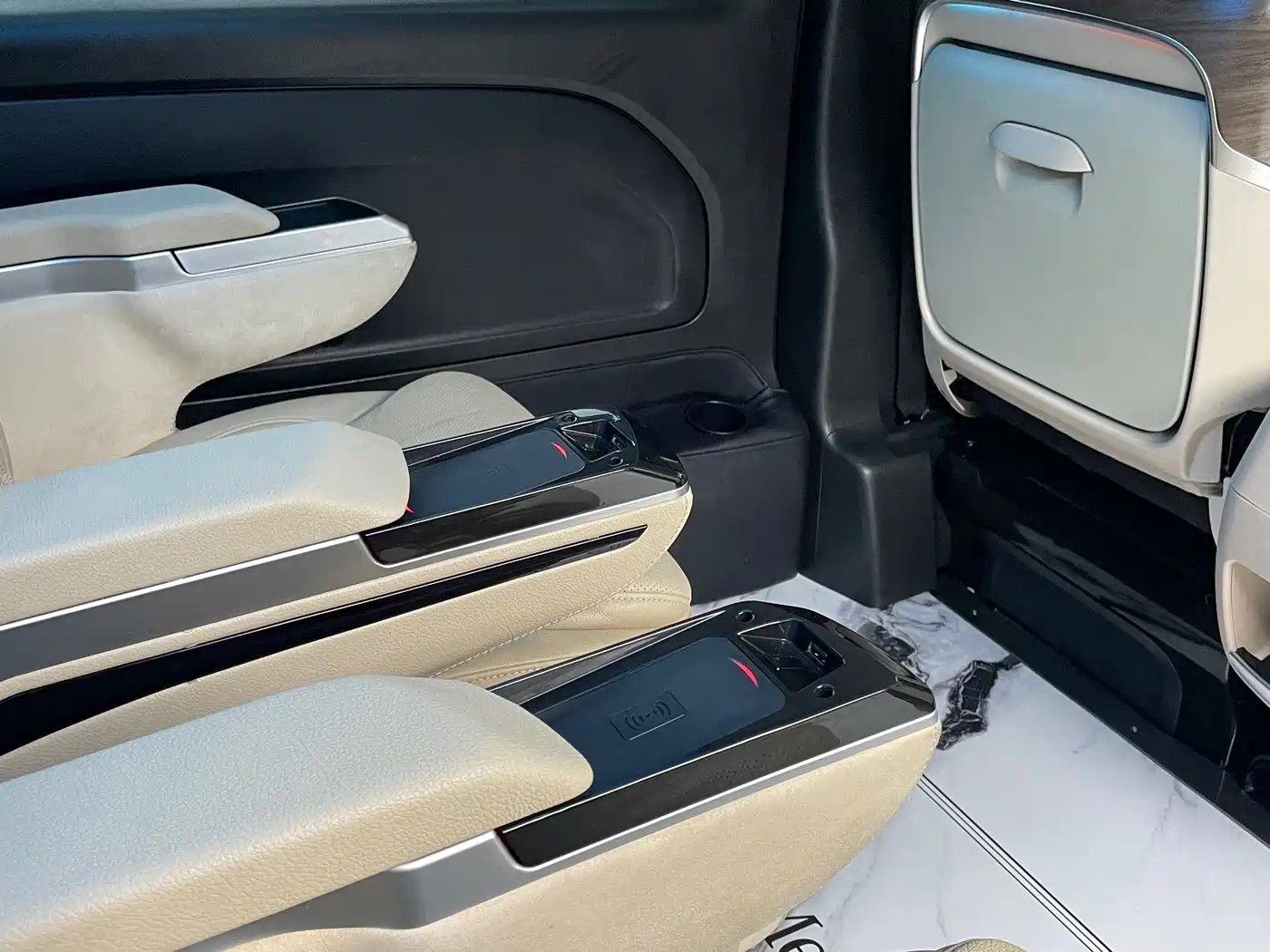 Mercedes-Benz Vito 2023 2.0T Elite 7-Seater фото 10