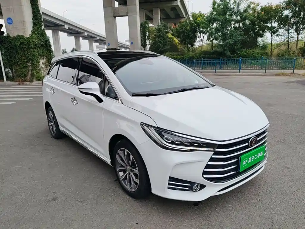 Фото 4 - BYD Song MAX