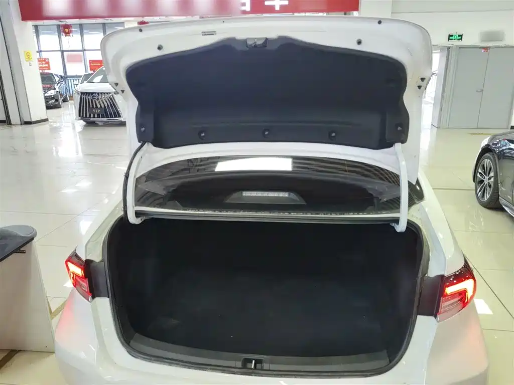 Toyota Corolla 2023 1.8L Smart Hybrid Dual Engine Elite Edition фото 15