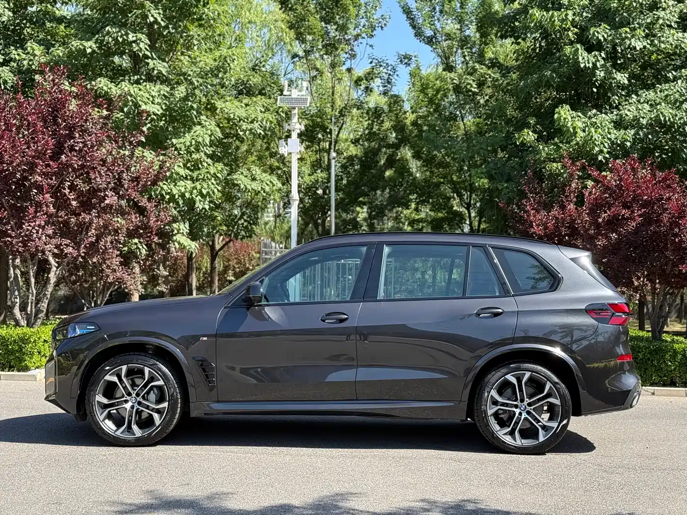BMW X5 2025 Model xDrive 30Li Exclusive M Sport Blackout Package фото 3