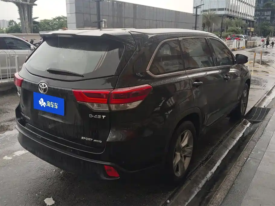 TOYOTA HIGHLANDER