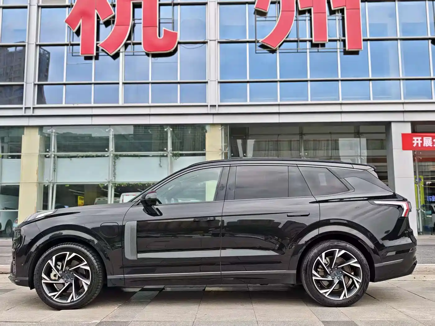 Lynk & Co 09 EM-P 2021 2.0T PHEV Ultra 6-seater фото 15