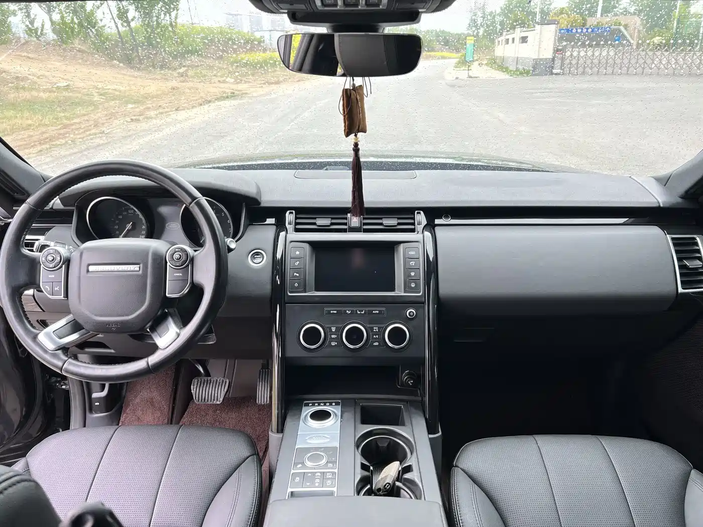 Land Rover Discovery 2017 3.0 SC V6 SE фото 12