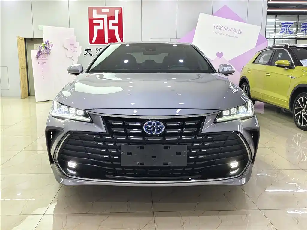 Toyota Avalon 2023 Hybrid 2.5L Luxury Edition фото 2