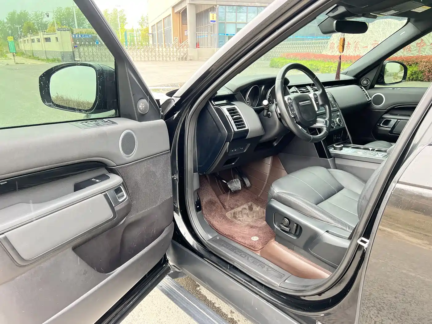 Land Rover Discovery 2017 3.0 SC V6 SE фото 8