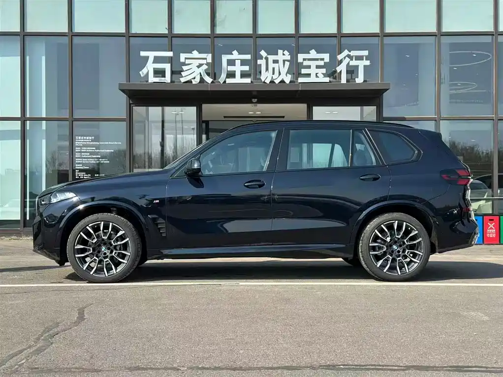 BMW X5 2025 Model xDrive 40Li M Sport Blackout Package фото 4