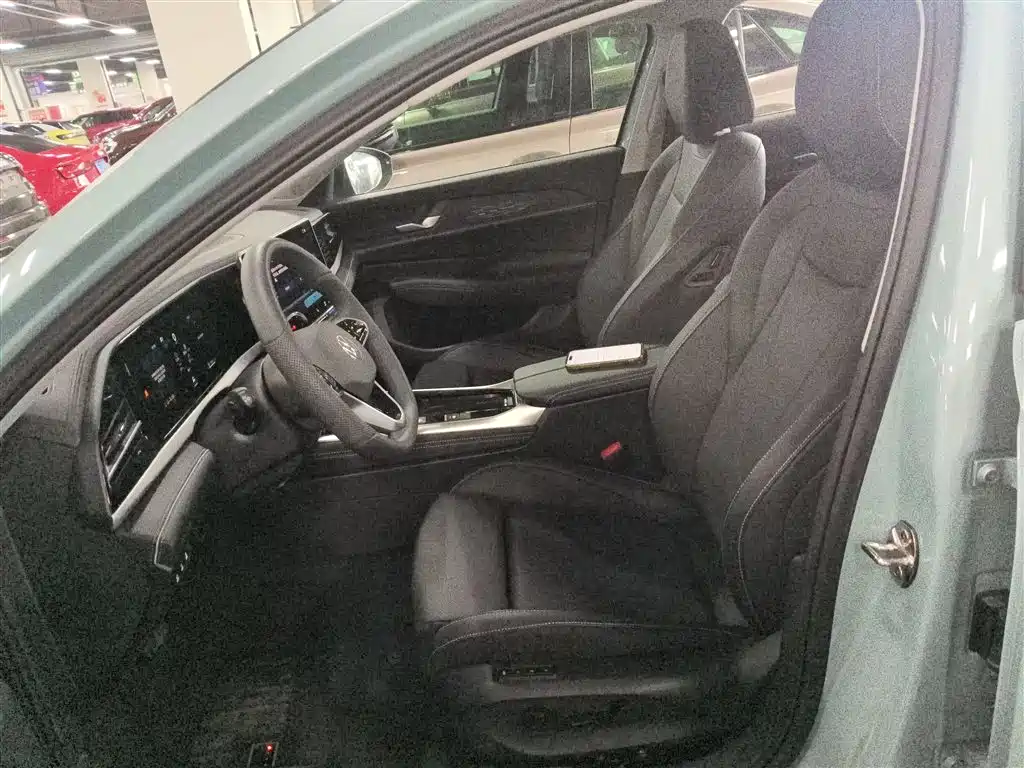 Volkswagen Passat 2025 Pro 380TSI Starlight Dragon Glory Edition фото 15