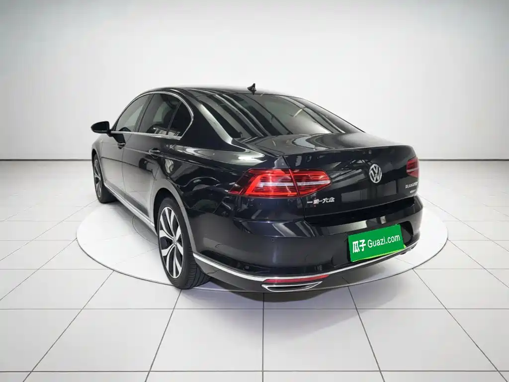 Фото 25 - Volkswagen Magotan