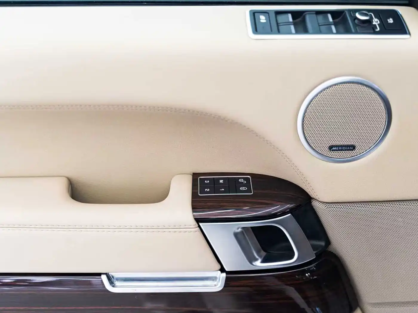 Land Rover Range Rover 2017 3.0 SC V6 Golden Age Edition фото 15