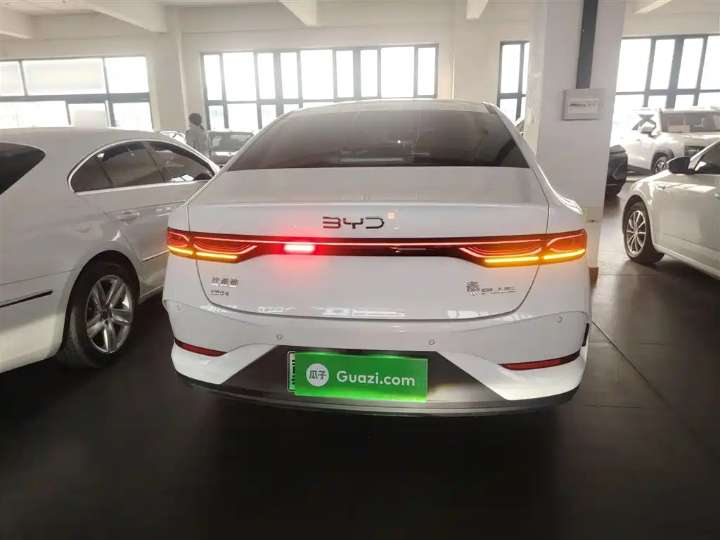 BYD Qin PLUS 2025 DM-i Smart Drive 55KM Leader фото 6