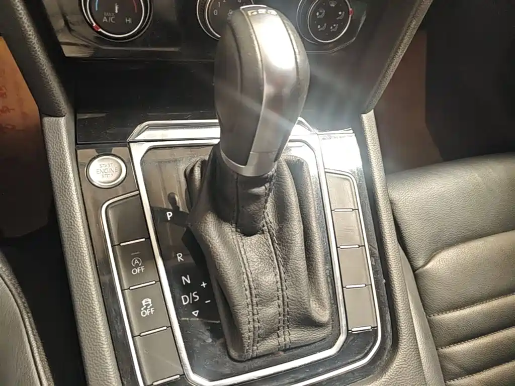 Volkswagen Magotan 2017 330TSI DSG Leading фото 14