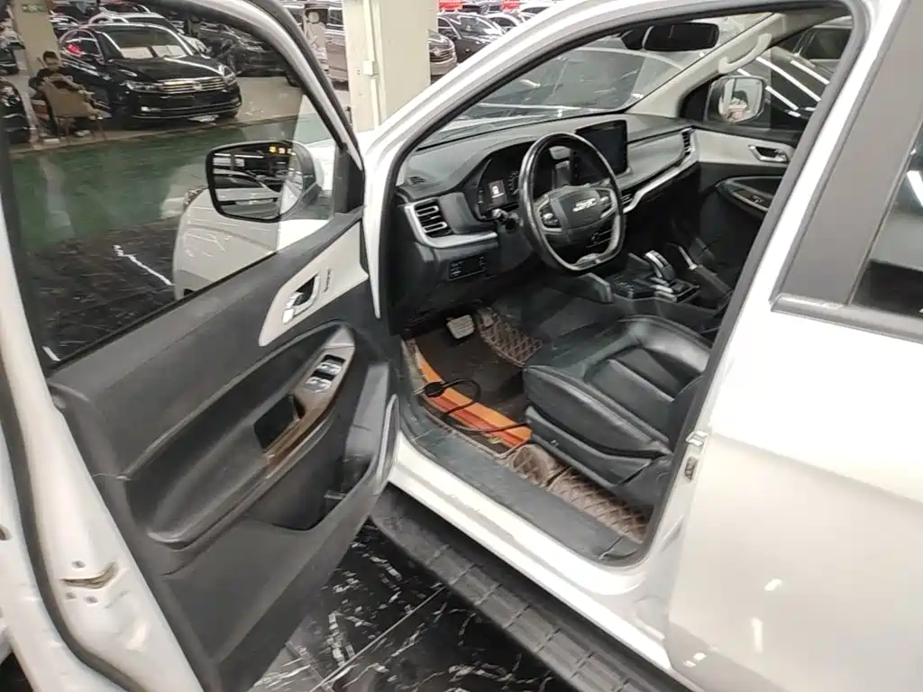 Jiangling Yuhu 7 2022 2022 2.0T Automatic Diesel 2WD Comfort Standard Wheelbase