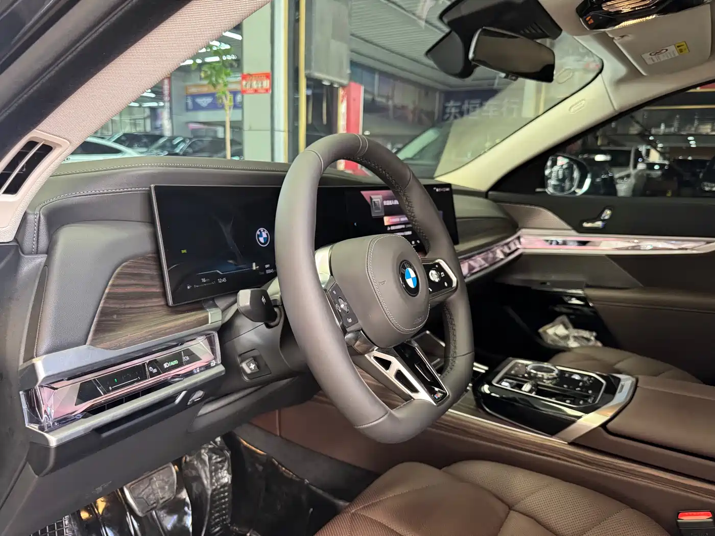 BMW 7 Series 2023 Model 740Li Leading M Sport Package фото 16