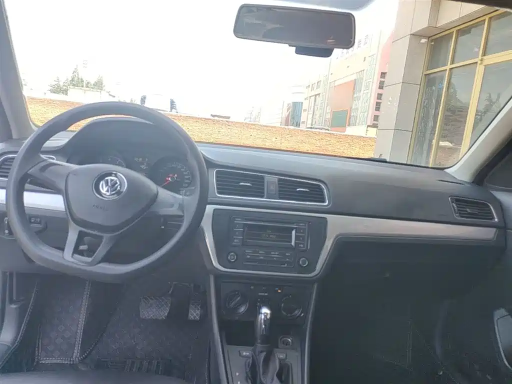 Volkswagen Lavida Tour 2017 1.6L Automatic Trend Edition фото 10
