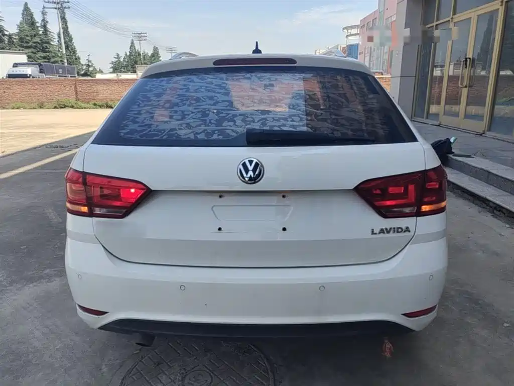 Volkswagen Lavida Tour 2017 1.6L Automatic Trend Edition фото 6