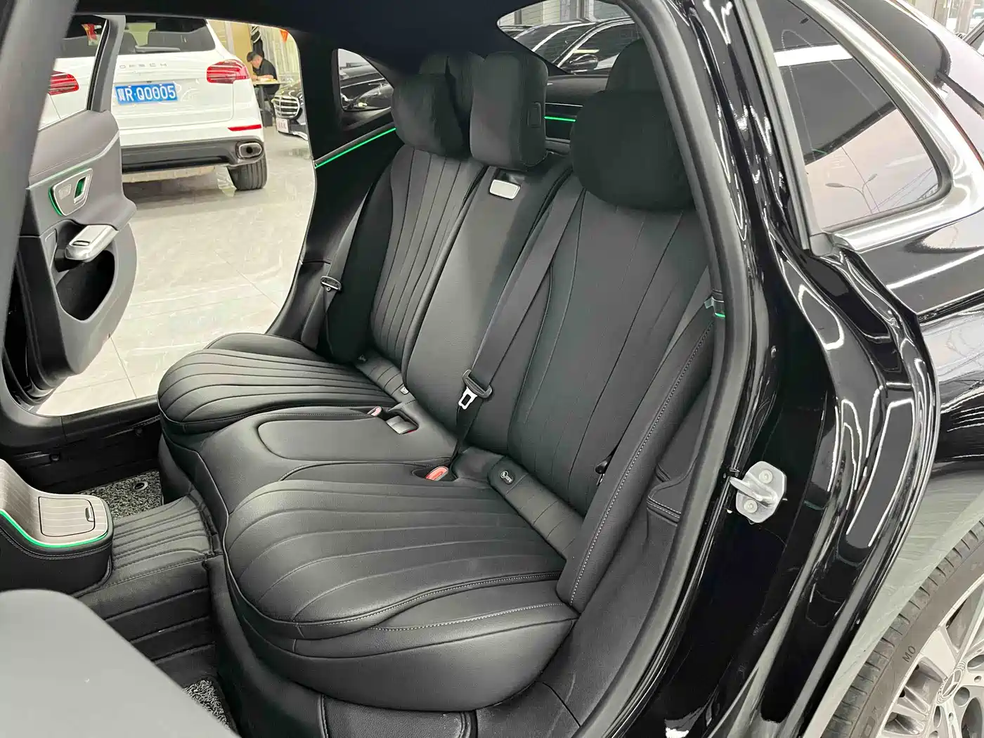 Mercedes-Benz E-Class 2024 E 300 L Fashion фото 16