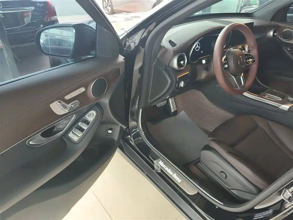 MERCEDES-BENZ GLC