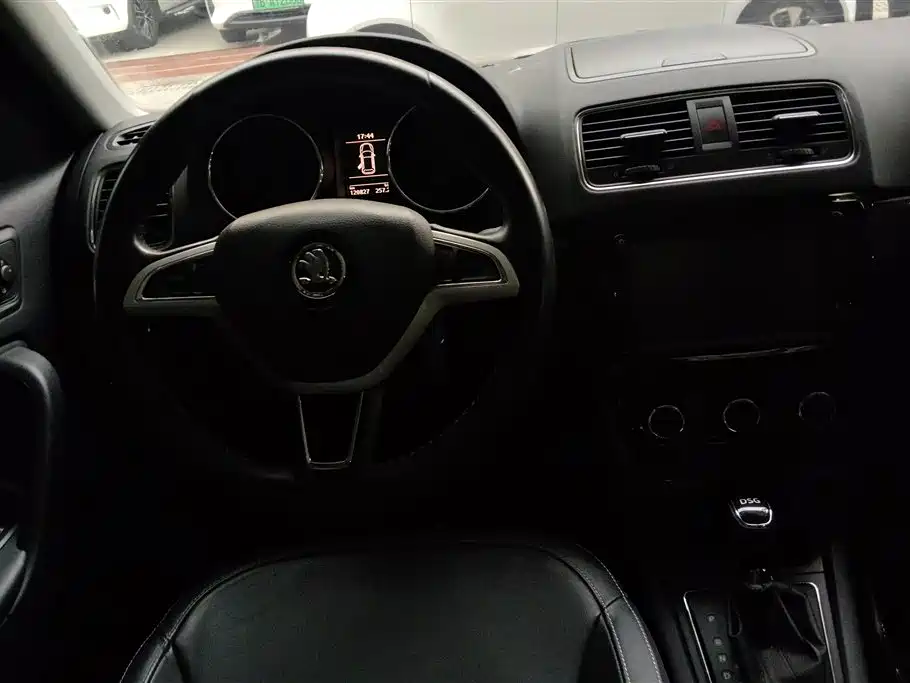 Škoda Yeti 2017 TSI280 DSG Pioneer фото 11